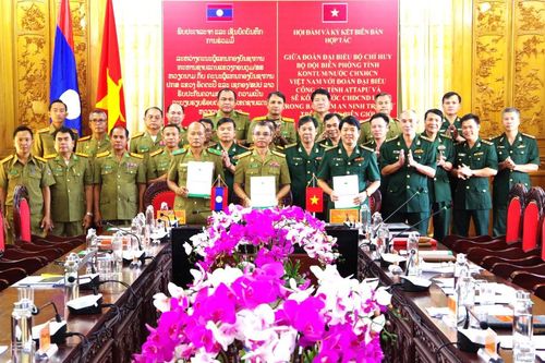Hội đàm giữa Bộ Chỉ huy BĐBP Kon Tum với Công an tỉnh Attapư, Công an tỉnh Sê Kông (Lào)