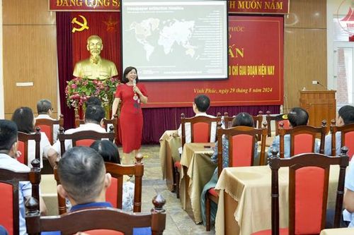 Chia sẻ kinh nghiệm về thách thức, cơ hội khi chuyển đổi số ở các cơ quan báo chí