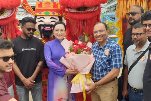 Gần 1400 khách đầu tiên trong đoàn của tỷ phú Ấn Độ đã đến Hạ Long du ngoạn