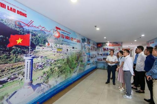 Đoàn nhà báo Campuchia trao đổi kinh nghiệm về chuyển đổi số tại Báo Người Lao Động