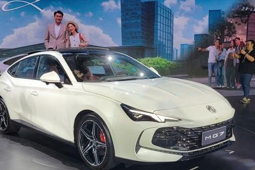 Mẫu xe 'tân binh' làm nóng phân khúc sedan hạng D