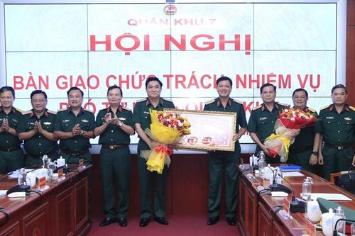 Bàn giao chức trách, nhiệm vụ Phó Tư lệnh Quân khu 7