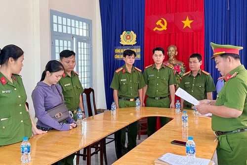 Nữ nhân viên ngân hàng đăng nhập tài khoản của khách, rút hơn 1,2 tỷ đồng