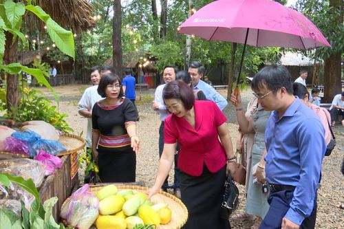 Tổ chức phiên chợ nông nghiệp sạch và ẩm thực truyền thống
