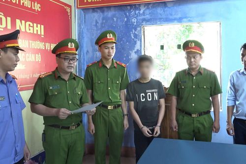 Bắt đối tượng ném gạch men vào đầu người khác