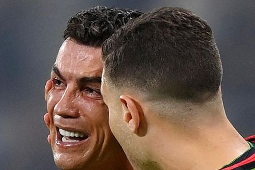Ronaldo 'đính chính' vụ khóc, đưa ra tuyên bố gây tranh cãi