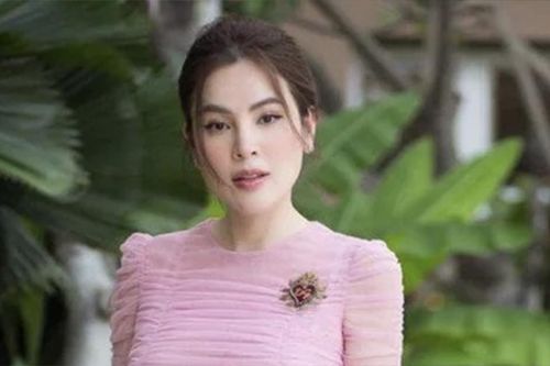 Phương Lê làm từ thiện sau ồn ào phải từ bỏ danh hiệu hoa hậu