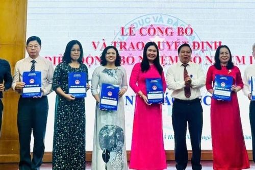 TPHCM điều động, bổ nhiệm hàng loạt hiệu trưởng, hiệu phó đầu năm học mới