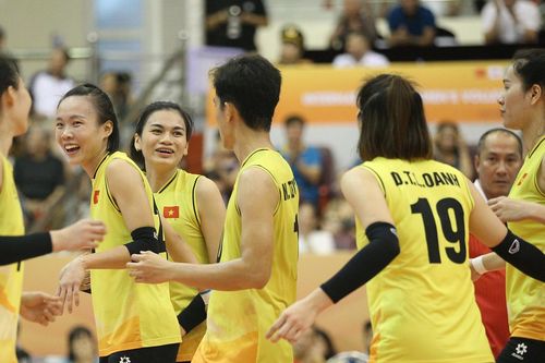 Tuyển bóng chuyền nữ Việt Nam thắng tưng bừng vào bán kết VTV Cup