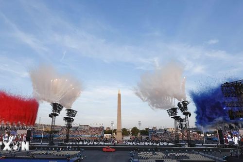 'Cảm xúc đan xen' tại lễ khai mạc Thế Vận hội Paralympic Paris 2024