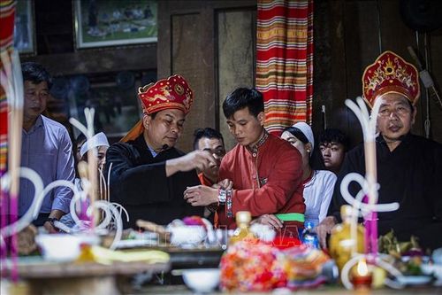 Sớm đề nghị UNESCO đưa Di sản văn hóa Mo Mường vào danh mục Di sản văn hóa phi vật thể cần bảo vệ khẩn cấp