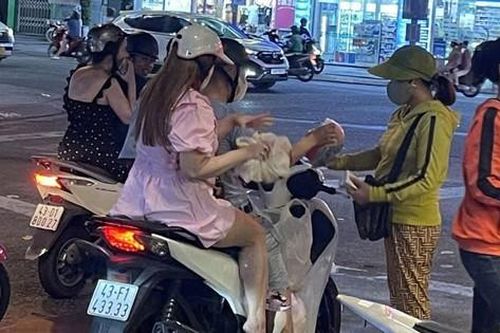 Mạnh tay xử lý tình trạng hàng rong, ăn xin 'bủa vây' các điểm du lịch ở Đà Nẵng