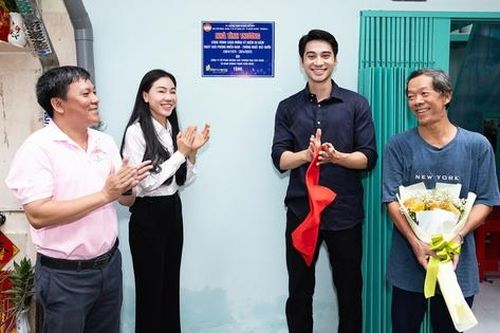 Nam vương Tuấn Ngọc bàn giao nhà tình thương trị giá gần 80 triệu đồng