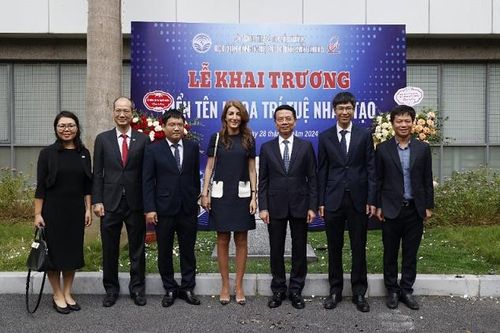 Đẩy mạnh hợp tác trang bị kiến thức 5G cho sinh viên