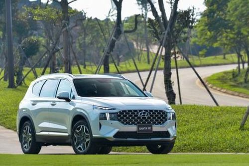 Sắp có bản mới, Hyundai SantaFe giảm giá trăm triệu