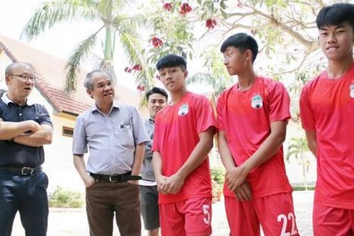 HAGL của bầu Đức có điều khác biệt để cứu CLB Long An