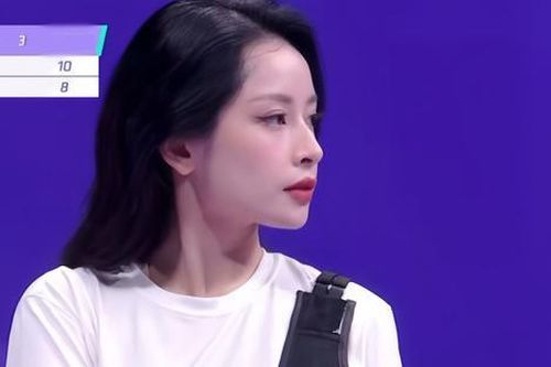 Chi Pu thần thái khi bắn cung