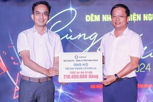 Gần 1 tỷ đồng được quyên góp trong đêm nhạc 'Cùng em đến trường'