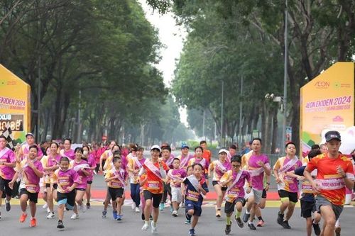 AEON Ekiden: 4.000 người tham gia cung đường tiếp sức, cả nhà cùng vui
