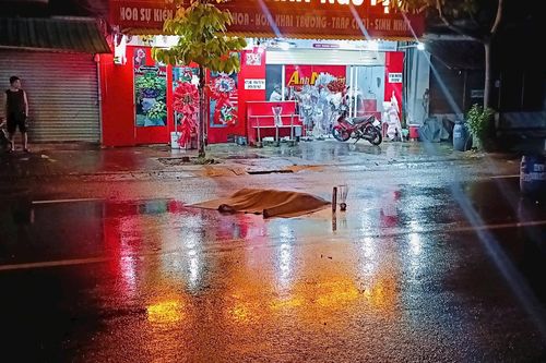 Chạy lấn đường, người đi xe máy mất mạng thương tâm