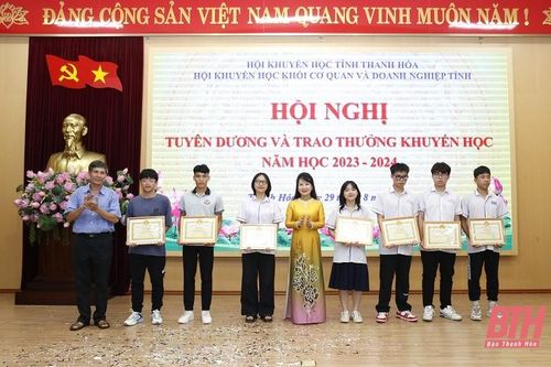 171 học sinh được nhận thưởng từ Quỹ khuyến học Khối Cơ quan và Doanh nghiệp tỉnh