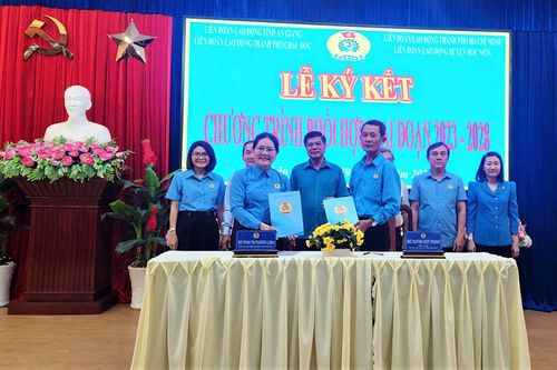 Liên đoàn Lao động TP. Châu Đốc ký kết chương trình phối hợp và trao học bổng