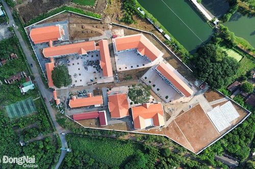 Thay áo mới cho ngôi trường dân tộc nội trú