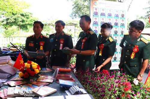 Khơi dậy tinh thần tích cực, chủ động để thi đua trở thành nhu cầu, việc làm tự giác thường xuyên của cán bộ, chiến sĩ