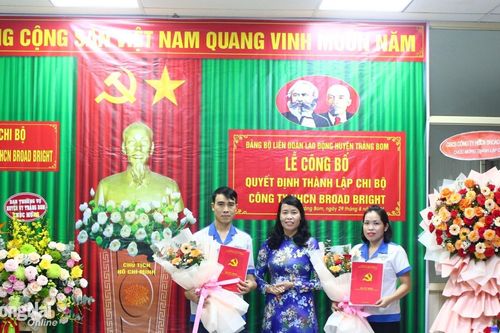 Thành lập chi bộ Đảng trong doanh nghiệp có 300 lao động tại Khu công nghiệp Hố Nai