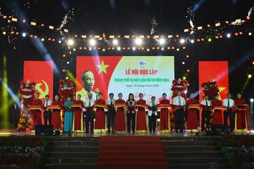 TP Sa Đéc: Khai mạc Lễ hội Độc lập lần thứ III