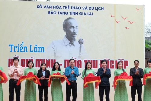 Gia Lai: Khai mạc triển lãm 'Hồ Chí Minh-Mùa thu độc lập'