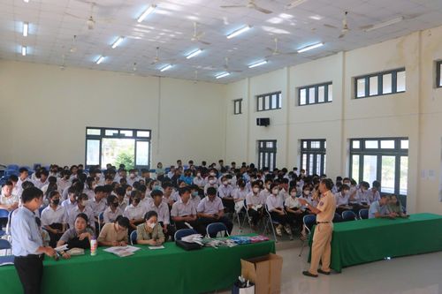 Bảo đảm trật tự, an toàn giao thông trong dịp Lễ 2-9 và tháng cao điểm an toàn giao thông cho học sinh đến trường