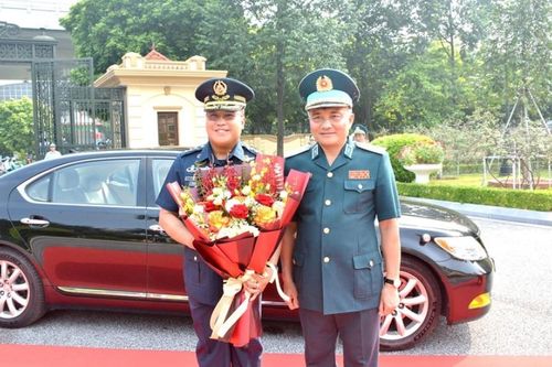 Tư lệnh Không quân Philippines thăm Việt Nam