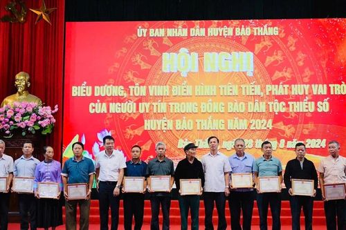 Bảo Thắng biểu dương, tôn vinh điển hình tiên tiến là người có uy tín trong đồng bào dân tộc thiểu số