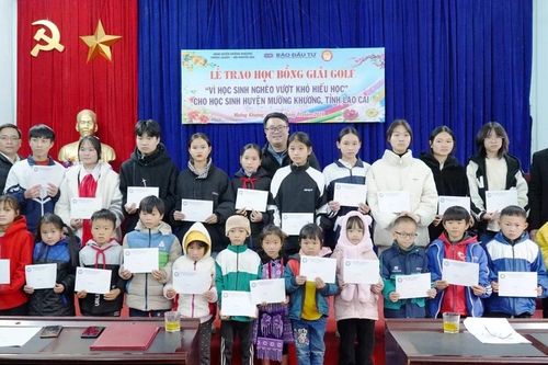 Quyết định cấp 1060 suất học bổng cho học sinh nghèo vượt khó