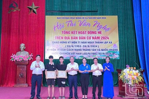 Khen thưởng hai học sinh cứu người bị đuối nước