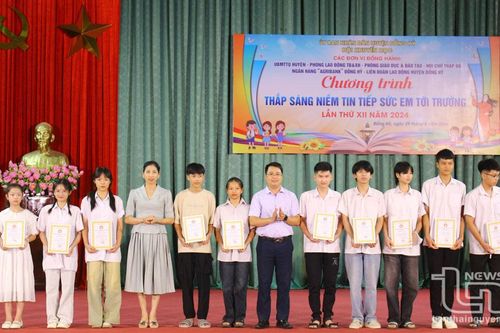 Trao học bổng cho 86 học sinh nghèo