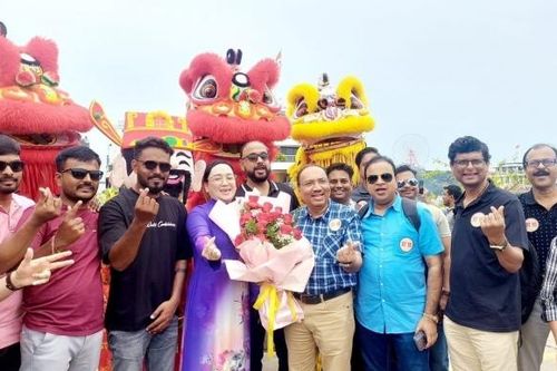 Hơn 1.300 người thuộc đoàn khách du lịch của tỷ phú Ấn Độ đến Quảng Ninh