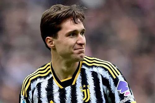 Federico Chiesa chính thức gia nhập Liverpool