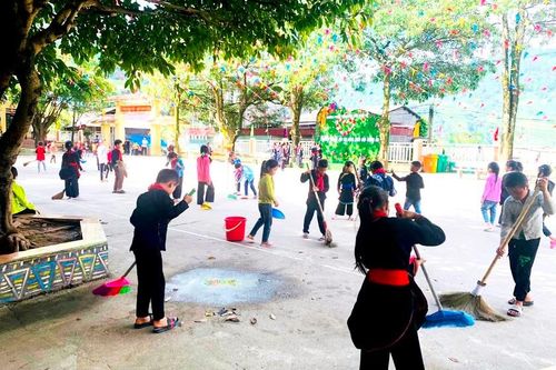 Hội Khuyến học tỉnh Lào Cai trao hơn 1.000 suất học bổng cho học sinh nghèo dịp năm học mới