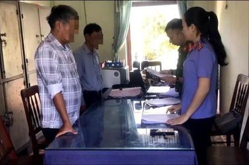 Quảng Ngãi: 2 cha con cùng bị khởi tố tội 'Làm giả tài liệu của cơ quan, tổ chức'