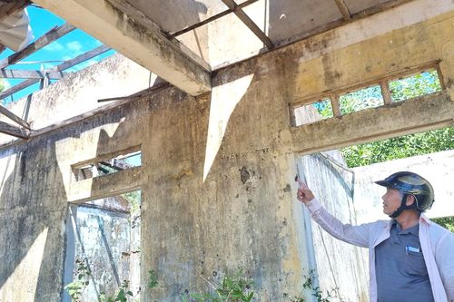 Cảnh đổ nát, nhếch nhác ở khu tái định cư bỏ hoang suốt 27 năm