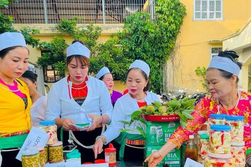 Hội thi tuyên truyền thay đổi 'nếp nghĩ, cách làm' đồng bào dân tộc thiểu số