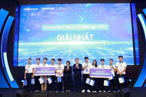 Học sinh THPT Chuyên Hà Nội - Amsterdam giành giải Nhất thi robot giải mã Mê cung