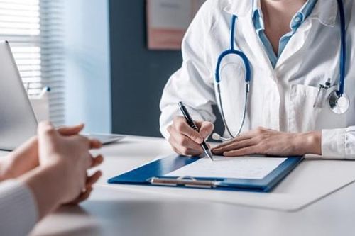 Luật Khám bệnh, chữa bệnh sửa đổi quy định chức danh chuyên môn phải có giấy phép hành nghề