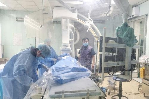 Cứu sống sinh viên người nước ngoài bị sốc tim do block nhĩ thất cấp 3