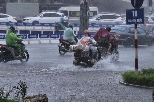 Những tuyến phố Hà Nội có nguy cơ cao ngập úng do mưa dông chiều nay