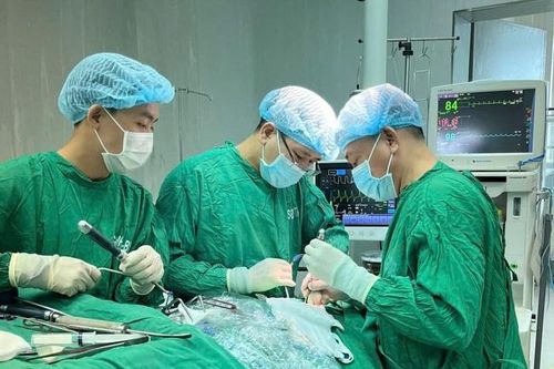 Cứu nạn nhân đa chấn thương do sập giàn giáo