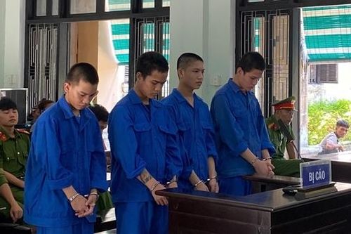 Sự hối hận muộn màng của những thanh niên người dân tộc Bru Vân Kiều