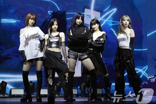LE SSERAFIM một lần nói hết về ồn ào hát live lẫn thái độ tại showcase 'Crazy'